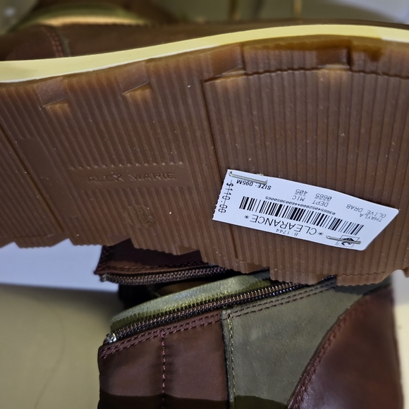 Size 9.5 Black Guess and Alex Marie boots - Picture 8 of 8